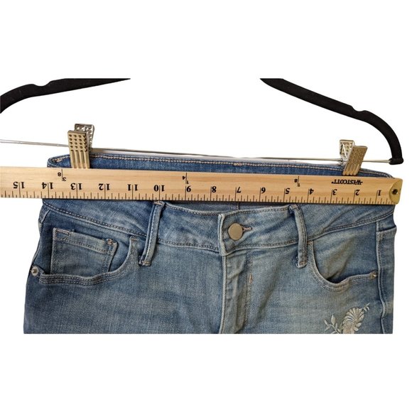 Womens Old Navy Rockstar Mid-Rise Distressed Embroidered Floral Capri Jeans Sz 6 - Picture 9 of 14